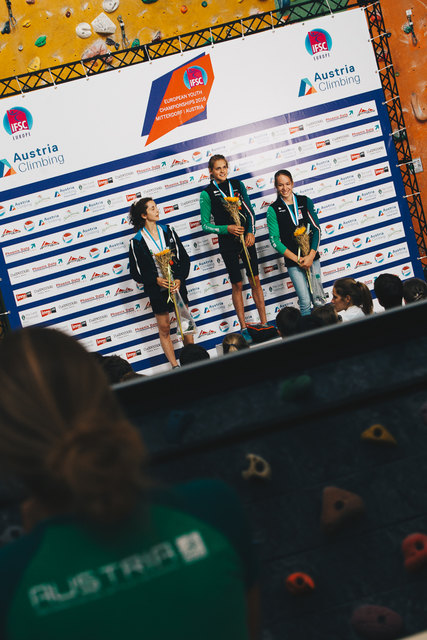 Das Siegerpodest: Die Italienerin Asja Gollo eroberte in der Kombination Silber, Gold-Medaillengewinnerin Eva Hammelmüller, Bronze für Vereinskollegin Laura Stöckler.