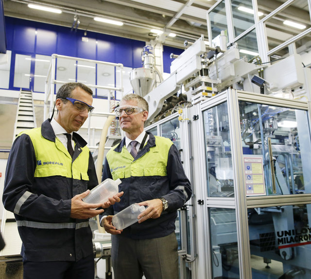 Bundeskanzler Kern und CEO Garrett (v. l.). Foto: Andreas Wenzel