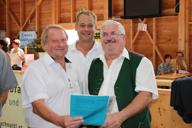 v.l. Feldkirchens Bürgermeister Johann Danninger, Organisator Andreas Huber und Auerbachs Ortschef Friedrich Pommer freuten sich über die gelungene Eröffnung