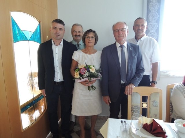 Zur Goldenen Hochzeit von Richard und Marianne Omasits gratulierte auch die Gemeindevertretung. | Foto: Gemeinde Weiden bei Rechnitz