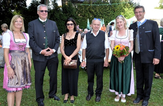 Daniela Beils, Christian und Heidi Tribelnig, Pfarrer Wladyslaw Mach sowie Christina und Wolfgang Klinar