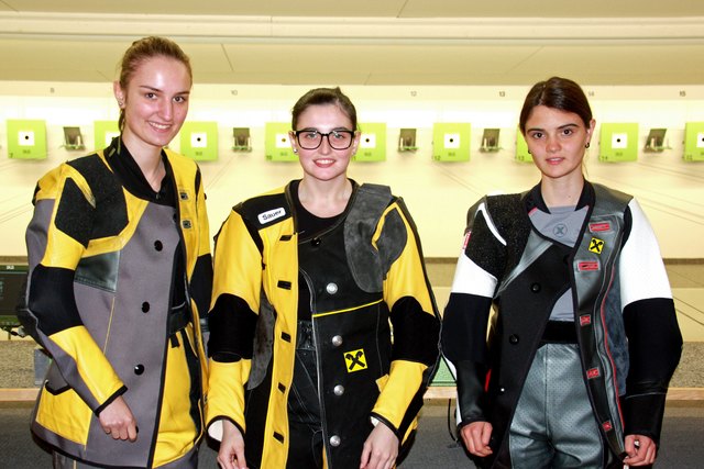 Die Tiroler Goldmannschaft - v.l.: Viktoria Müller, Marie-Theres Auer und Franziska Stefani