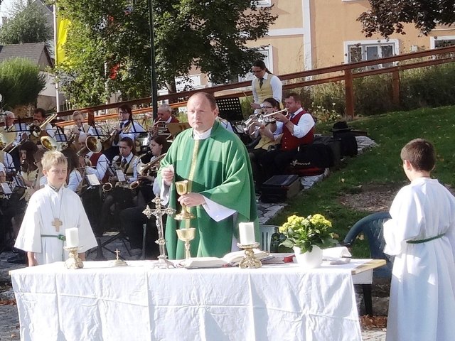 Pfarrer Dr. Joachim Zitko zelebrierte den Gottesdienst im Gedenken an verstorbene Musiker.