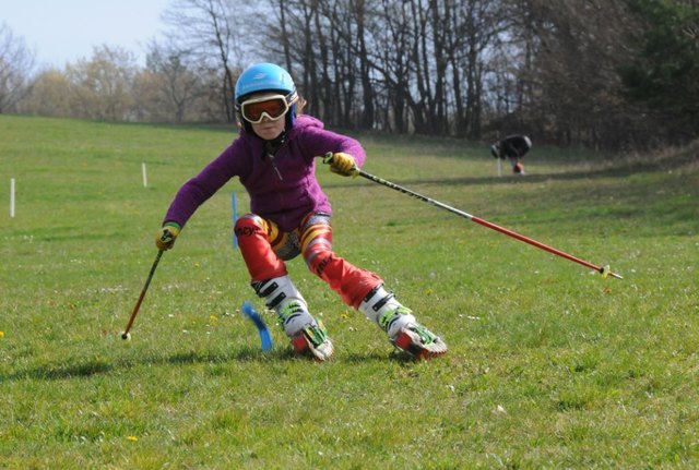 Beim Saisonfinale in Rettenbach darf der Grasski-Nachwuchs noch einmal Gas geben. | Foto: Robert Hetfleisch