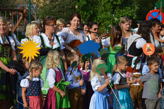 Toller Song der Kindergartenkinder zum Erntedank in Waldneukirchen