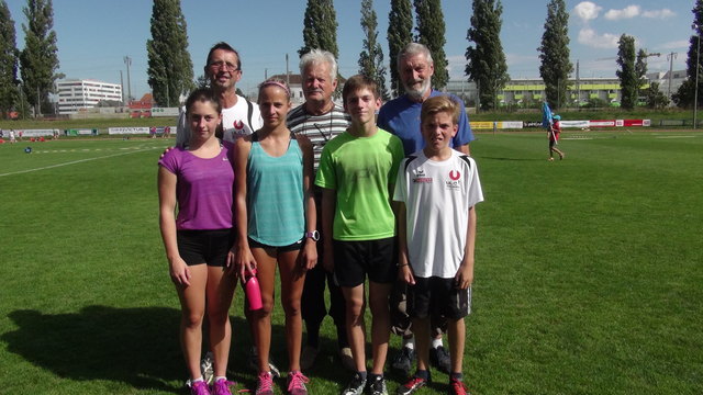 Sabrina Koberwein, Lena Pressler, Manuel Reischer und Constantin Urfahrer mit ihrem Trainerteam.