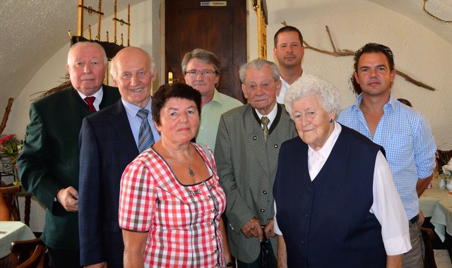 1.Reihe v.l.n.r. Erika Rohrhofer, Anton Munk mit Gattin, 2. Reihe v.l.n.r. Reinhard Teubel, Anton Haiderer, Manfred Schmid, Christian Richter, Roman Kloss.