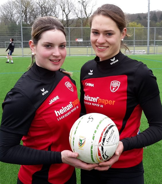 Sorgen für Power im Angriff: Janine Brunner (li) und Carina Steindl.