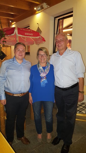 Philipp Pointner, LAbg. Ulrike Wall und Wolfgang Waltner (v. l.).