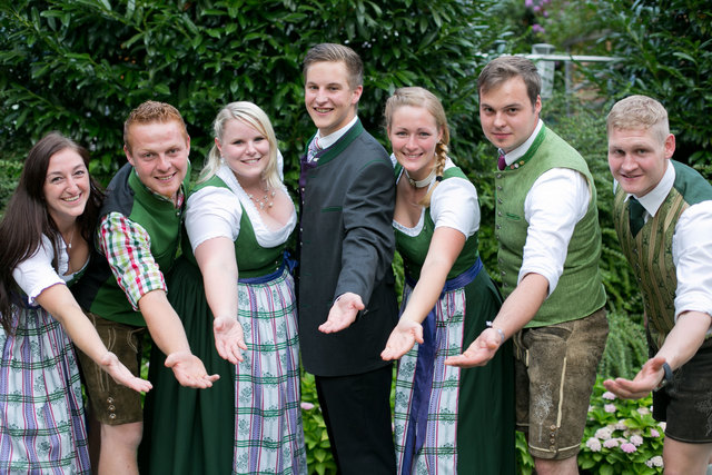 Caroline Anzinger, Sebastian Feldbacher, Karin Asen, Maximilian Brugger, Christina Deutinger, Roman Egger und Alois Gruber bei der 65. Generalversammlung der Landjugend Salzburg