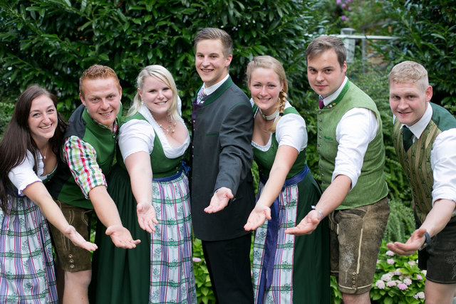 Caroline Anzinger, Sebastian Feldbacher, Karin Asen, Maximilian Brugger, Christina Deutinger, Roman Egger und Alois Gruber bei der 65. Generalversammlung der Landjugend Salzburg | Foto: Salzburger Landjugend/Wildbild