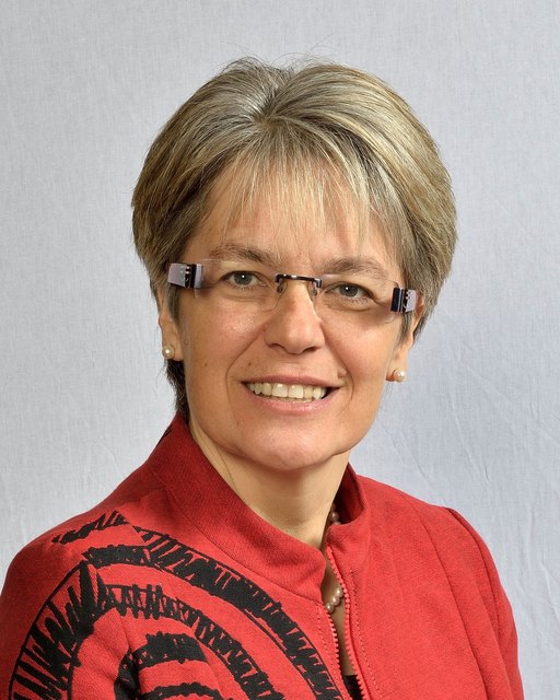 Petra Bohuslav stattet den Steinakirchnern einen Besuch ab.