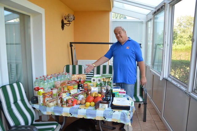 Gerhard Haitzer hat in seinem Keller Vorräte für zwei Personen für zwei Wochen gelagert.