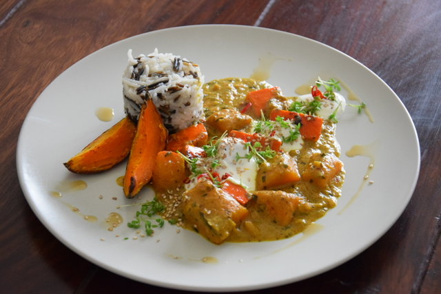 Guten Appetit! Schön angerichtet schmeckt das Kürbis-Curry gleich noch einmal so gut