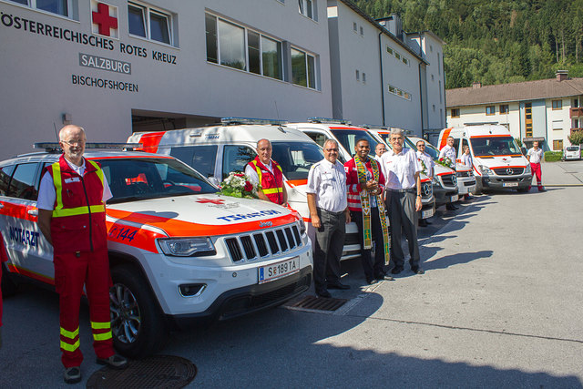 In Bischofshofen freut sich das Rote Kreuz über vier neue Rettungsautos.