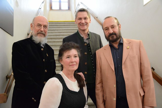 Vier Stützen der Gruppe "neue mundart" lesen im Schloss Feldegg.