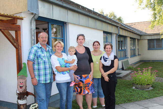 Danke an die Gemeinde: Walter Kirchner, Katja Fabian mit Tochter Emma, Sabine Schönbichler, Melanie Pernikl und Antje Kaufhold.