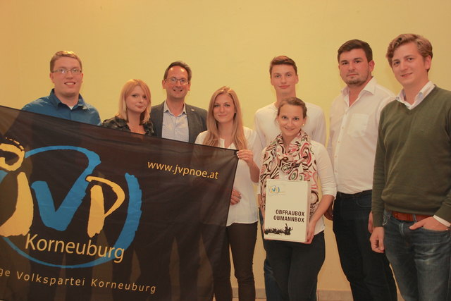 Die JVP Korneuburg ist nun ein eigenständiger Verein: Michael Benedikter, Cornelia Koller, Andreas Minnich, Tamara Thirring, Lukas Cauder, Anna Lackner, Bernhard Dunkel und Felix Guseck.