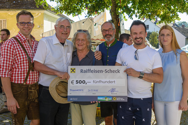 Von links: Vizebürgermeister Fritz Robeischl, AKN-Obmann Ferdinand Lediger, Elisabeth Lediger, Bürgermeister Anton Scheuwimmer, ÖVP-Stadtparteiobmann Florian Grugl, Sozialstadträtin Bettina Gammer.