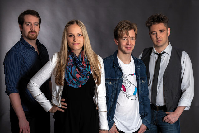 Die Band Cornerstone gibt es schon seit 1998. Seit zwei Jahren spielt Christopher mit Alina, Steve und Michael zusammen.