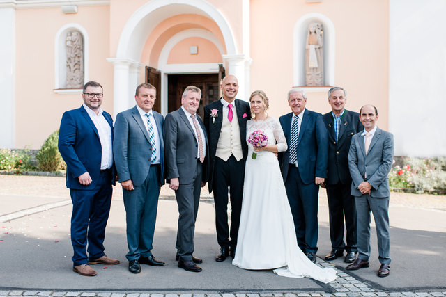 Glückwünsche zur Hochzeit kamen von Christian Kowald, Bgm. Josef Kapper (Gem. Söchau), Bgm. Herbert Spirk (Gem. Loipersdorf), Bgm. Johann Urschler (Gem. Großwilfersdorf), Bgm. Willi Thomas (Stadtgem. Jennersdorf) und Klaus Rabel (Geschäftsführer Finanzierungs KG Therme Loipersdorf). | Foto: SEELENSACHEN Fotografie