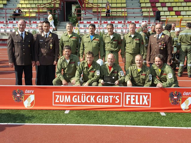 Landeskommandant Ing. Peter Hölzl, Abschnittskommandant Franz Walder, Landesbewerbsleiter Jörg Degenhart, Herbert Putzhuber, Reinhard Putzhuber, Ulrich Payr, Herbert Greinhofer, Abschnittskommandant außer Dienst Friedl Obertscheider (stehend v.l.), Peter Putzhuber, Raimund Küng, Roland Mair, Peter Mair und Andy Vallazza (hockend v.l.)