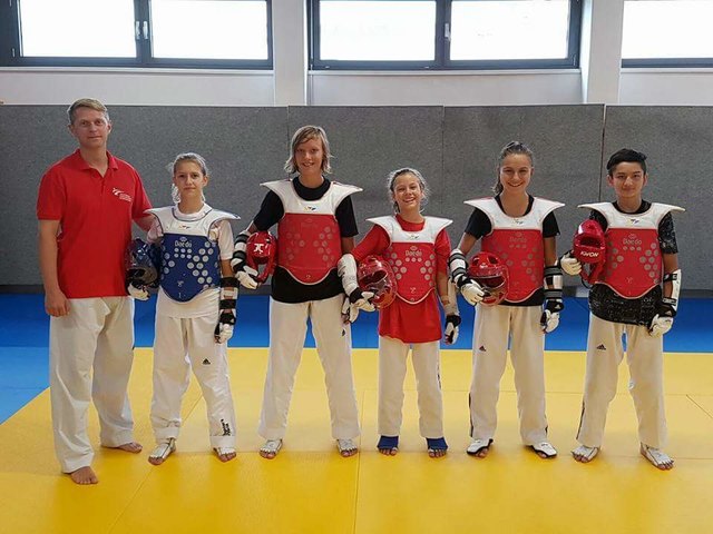 Binay Karki (rechts im Bild) durfte Österreich bei der Kadetten-EM vertreten.