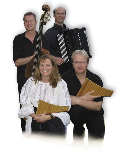 Franz Ölllinger und Marina Landerl (Panflöte), Roman Prüller (Akkordeon) und Dieter Wallentin (Kontrabass)