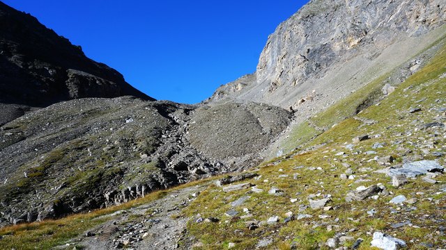 die unterste Geröllstufe zum Rauhtaljoch