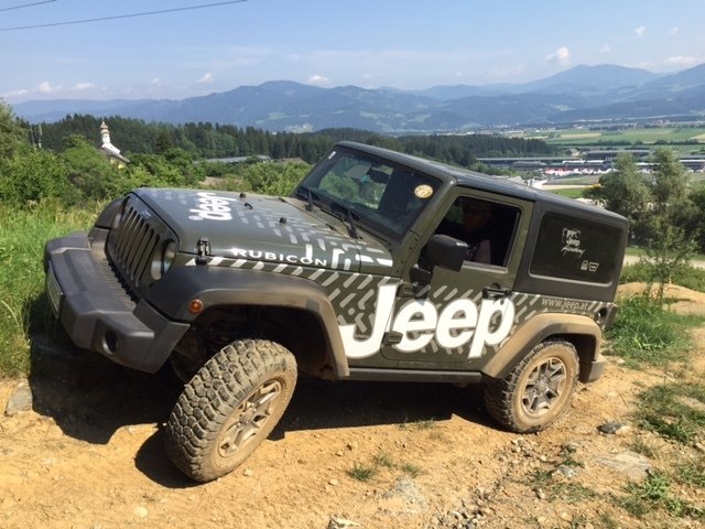 Die WOCHE verlost gemeinsam mit dem Autohaus Vogl & Co. 2x2 Startplätze für die Jeep Academy in Spielberg.