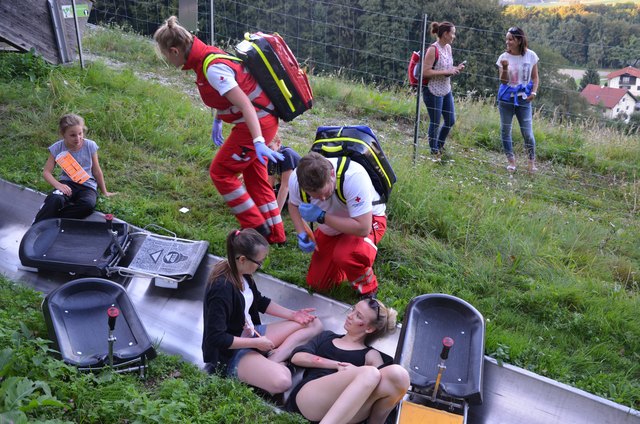 Bei der Übung wurden die vermeintlich Verletzten sicher ins Tal gebracht und versorgt. | Foto: FF Haag am Hausruck