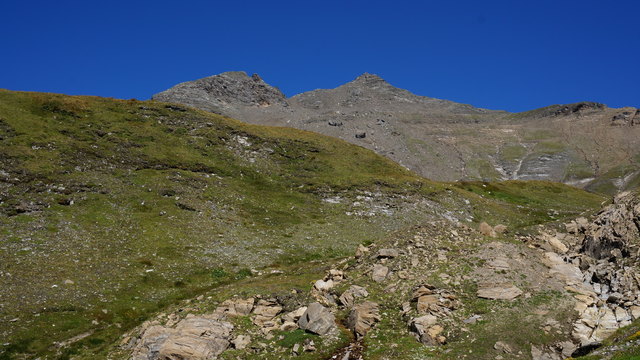 vom See der Blick zum Wilden Kreuzspitz