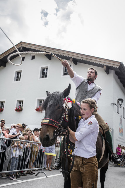 Der Festumzug wurde von den Rauriser Herreitern und Schnalzern angeführt.