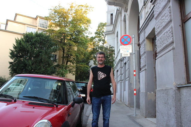 Herbert B. ärgert sich über das Anrainerparken in der Zenogasse.