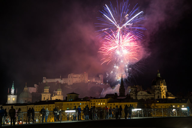 Rupertikirtag in der Altstadt mit dem Feuerwerk