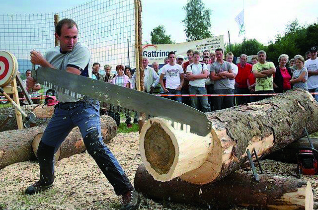 Entasten, durchhacken, Axtwerfen bis hin zur Hot Saw ist alles dabei.