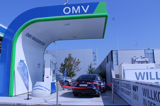 Eine von drei Wasserstoff-Tankstellen in Österreich wurde vor wenigen Tagen bei der OMV in Asten eröffnet.