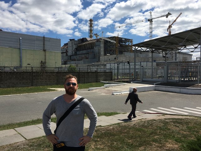 Christian Obermayr vor dem Reaktorblock 4 | Foto: Christian Obermayr - EINFACHWERBEN