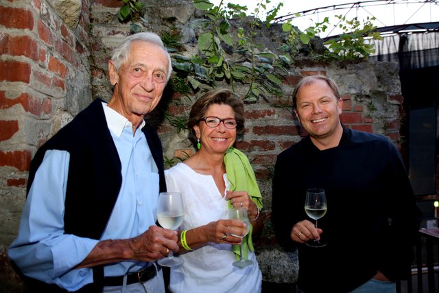 Glas erheben: F. Ovesny, R. Ovesny-Straka und B. Rinner