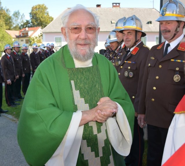 Beim Einzug zur letzten Messe standen die Feuerwehrmitglieder in Marbach/Walde Spalier.