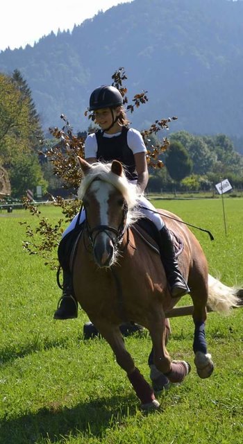 Camilla Heigl auf ihrem Pferd "Dreamy".