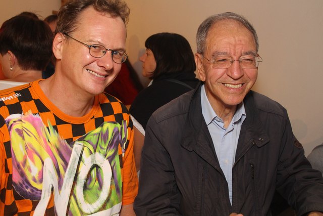 Selbst Pfarrer Benno Mayer ließ es sich nicht nehmen ,der Musikkapelle Mauer beim SoundShake einen Besuch abzustatten. Im Bild mit Georg Hauer. | Foto: musikkapelle-mauer.at