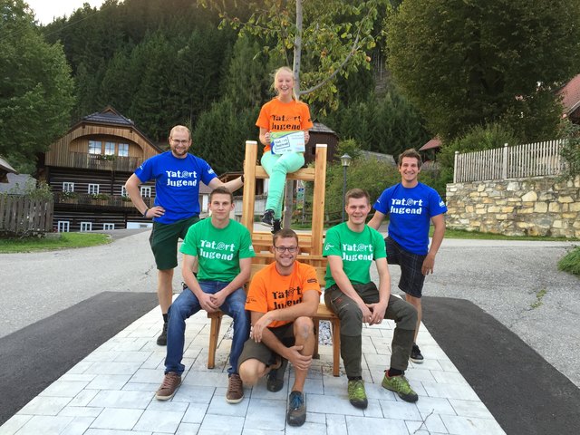 Die glücklichen Gewinner: Mitglieder der Landjugend Zedlitzdorf freuen sich, dass ihr Projekt mit Platz eins belohnt wurde