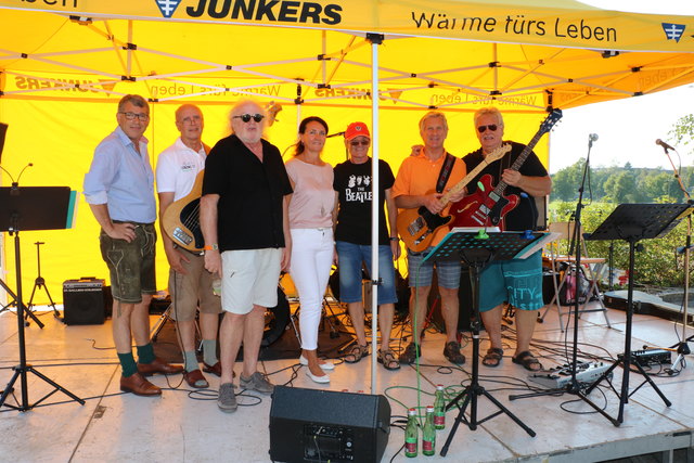 Die „Kings“, Vizebgm. Mascha Auracher und Bgm. Ing. Vogtenhuber freuten sich über den großartigen Besuch des „Lenzing is(s)t bunt“-Festivals.