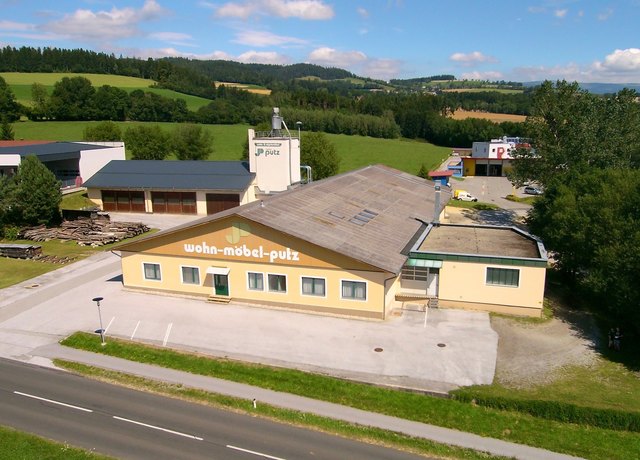 Der Firmensitz der Tischlerei Johann Putz am Ortsrand von Vorau.