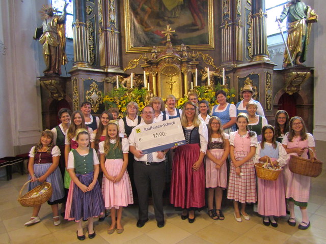 Pfarrer Andreas Köck freute sich über die Spende, die der Kirchenorgelsanierung zugute kommen soll.
