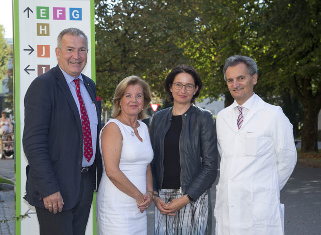 Paul Sungler, SALK Geschäftsführer; Doris Conci, 
Christine Werkgarner-Steiner,  Richard Greil, UK f. Innere Medizin III/Onkologie | Foto: Salk/Wild&Team