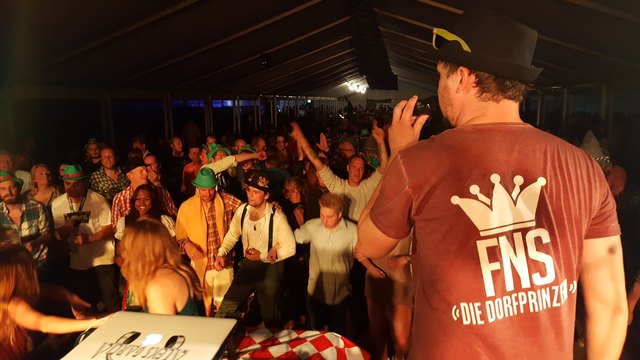 Die "FNS-Dorfprinzen" gingen auf Oktoberfest-Tour und begeisterten in Schweden mit ihrer Musik. | Foto: KK