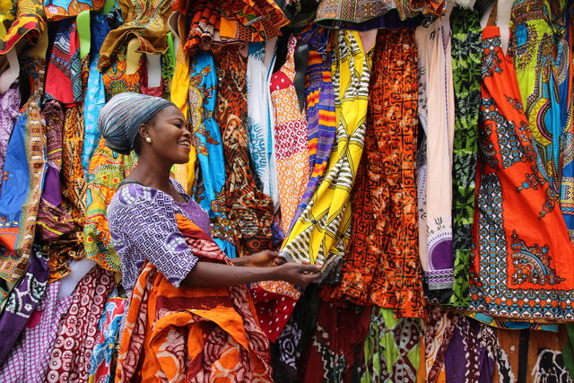 Projekt zur Ausstellung Afrika im Gewand, Bild Alexander Sarlay