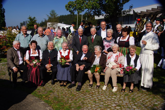 Viele Jubilare in St. Stefan folgten der Einladung des Bürgermeisters zu Messe, Agape und Mittagessen. | Foto: Foto: privat